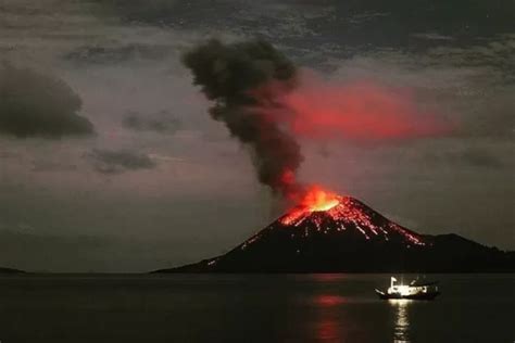 misteri gunung krakatau